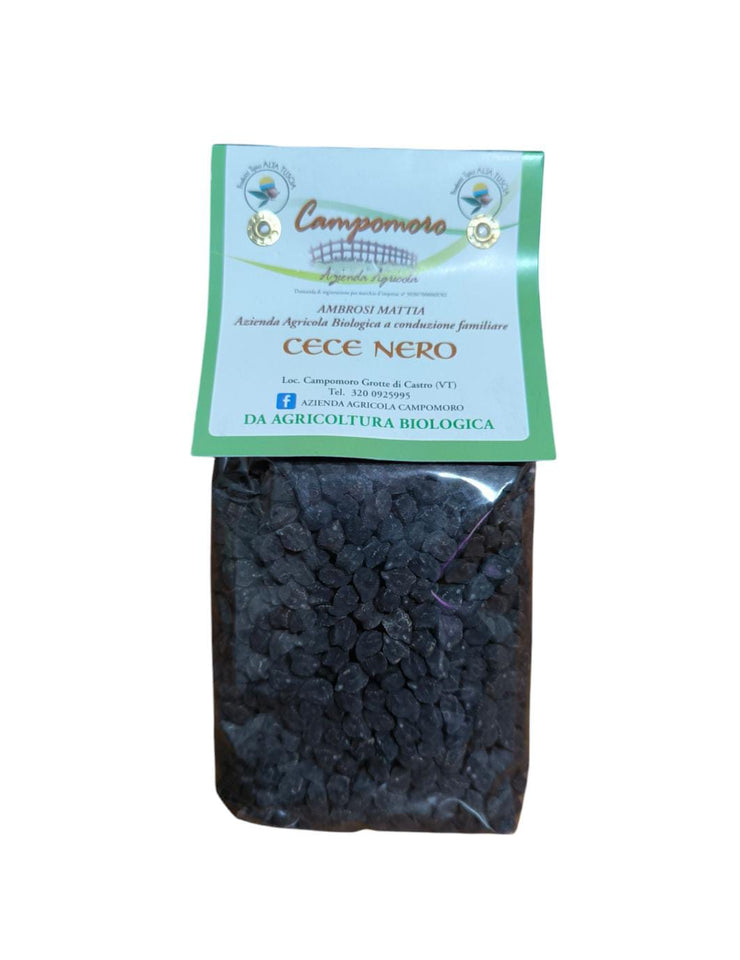 Scorta in cucina con prodotti biologici