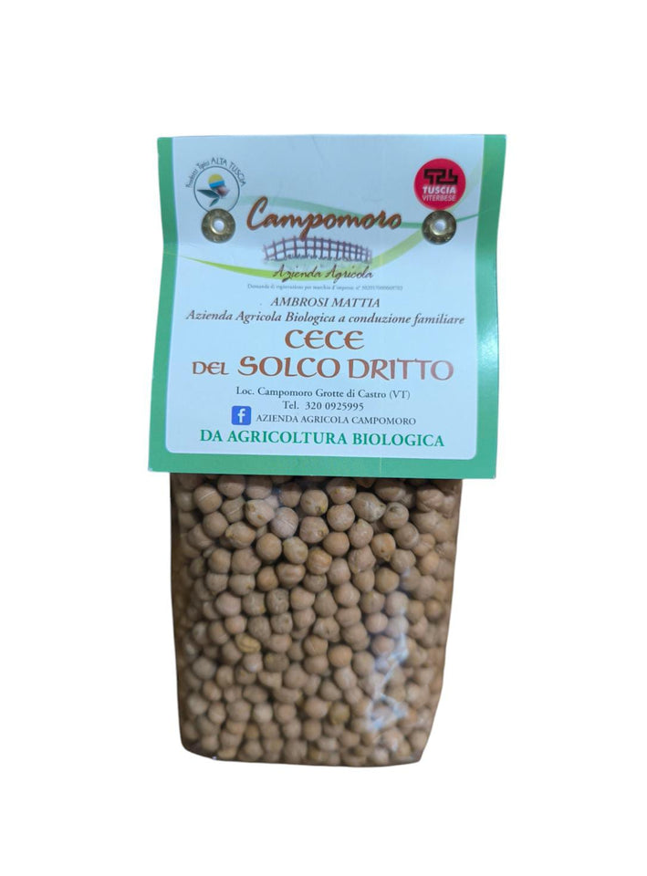 Scorta in cucina con prodotti biologici